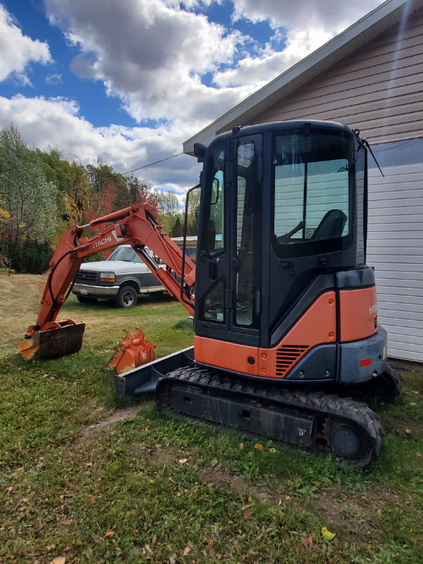 Hitachi Zaxis 27U Mini Excavator-only 398 hours in Heavy Equipment in Smithers - Image 2