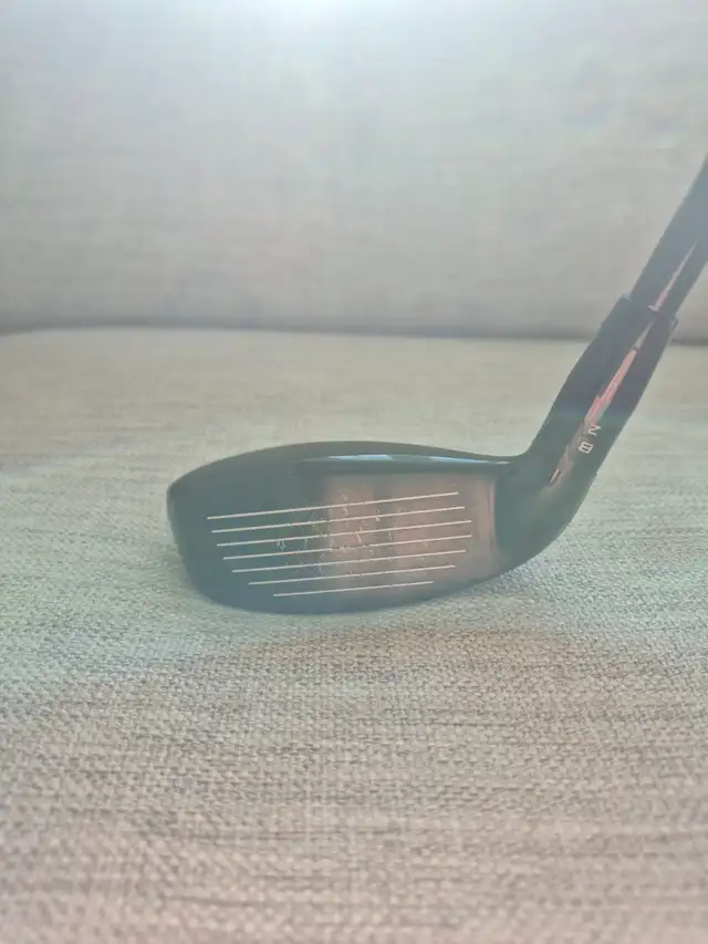 Titleist Tsi3 Hybrid - 18 Degree, X Stiff Shaft in Golf in Oakville / Halton Region - Image 2