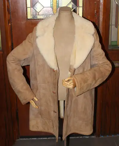 Mens lambskin shearling collar winter coat Size 44 chest., View more