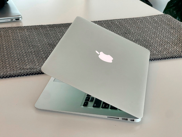 MacBook Air 13-inch 2015, Core i7, 256 GB SSD, Software in Laptops in Vancouver - Image 4