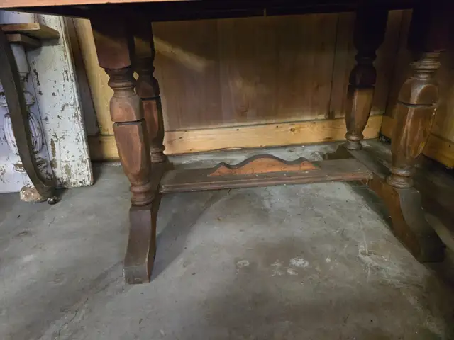 dining room table in Dining Tables & Sets in Hamilton - Image 3