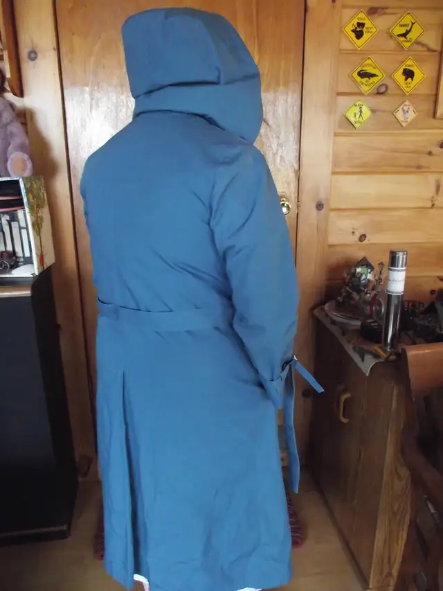 London Fog Weatherwear long coat in Women's - Tops & Outerwear in Summerside - Image 3