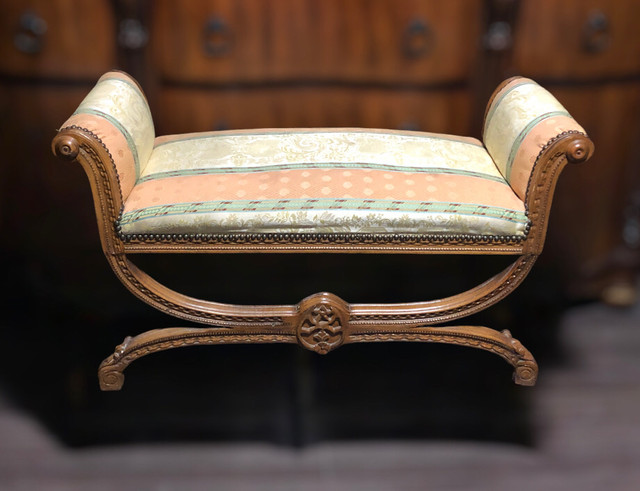 Vintage French Louis style large bedroom bench carved wood in Chairs & Recliners in Oshawa / Durham Region