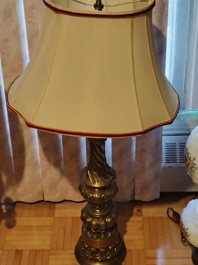 lampe de table antique in Indoor Lighting & Fans in City of Montréal - Image 2