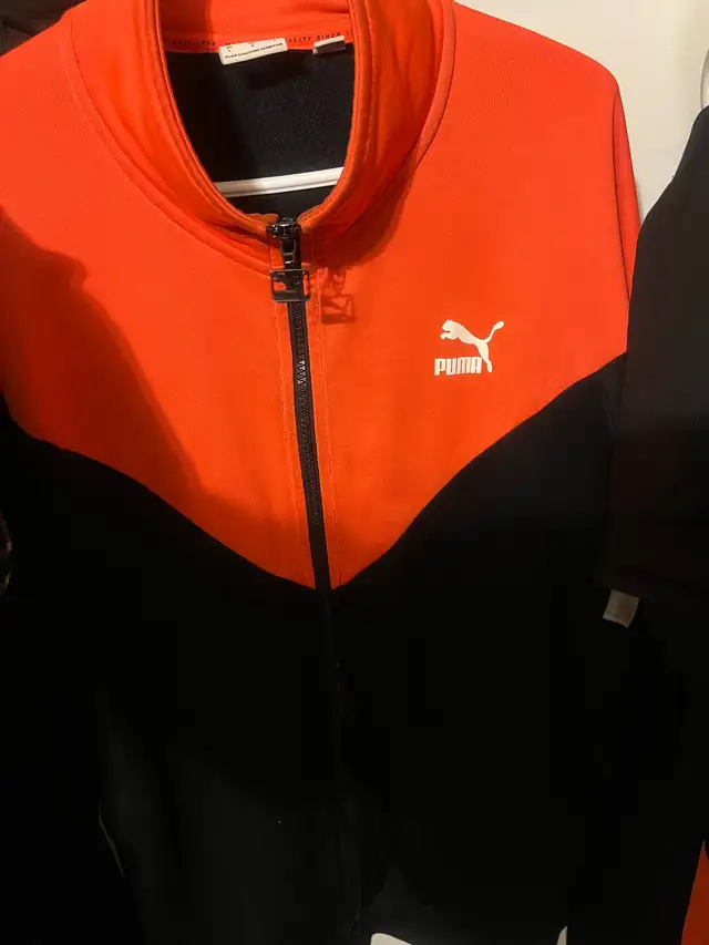 $20 GARAGE SALES - MENS SNEAKERS, TOPS, JERSEYS in Men's in City of Toronto - Image 5
