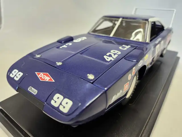 1969 Dodge Charger Daytona Nascar Mopar Hemi 1:18 Diecast Rare in Arts & Collectibles in Kawartha Lakes - Image 2