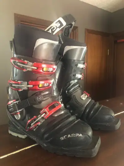 Scarpa T1 telemark ski boots with Intuition custom moldable liners, size 25.5