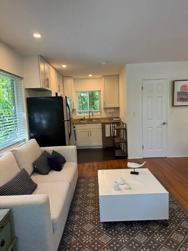 Cottage, Steps from Downtown & Beach - Special! DEC + JAN $3000 in Florida in Canada - Image 10