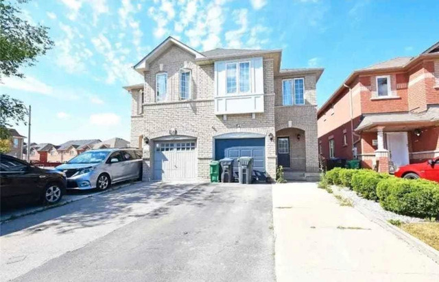 2 rooms available in 4 bedroom house in Long Term Rentals in Mississauga / Peel Region