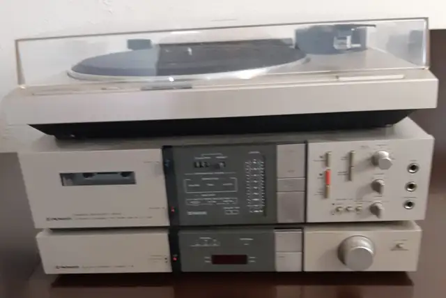 Vintage Pioneer F-5   AM/FM Tuner  tested and working in Stereo Systems & Home Theatre in Oshawa / Durham Region - Image 4