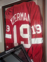 Steve Yzerman signed jersey 