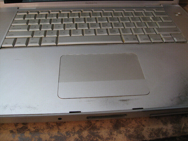 APPLE MAC BOOK PRO 15 INCH in Laptops in Calgary - Image 3