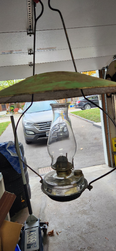 Hanging oil lantern in Arts & Collectibles in Hamilton - Image 4