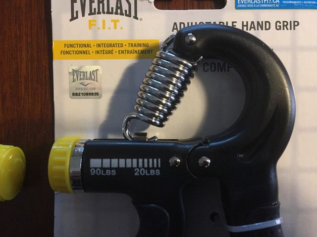 2 EVERLAST ADJUSTABLE HAND GRIP WITH COUNTER in Health & Special Needs in City of Toronto - Image 2