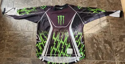 Both jersey's are xxl but the black and white fits more like an xl O'Neal MX Monster Energy jersey -...
