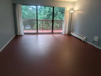 Large 2 bedroom apartment for rent in Guildford Surrey. Rent includes heating and hot water, undergr...