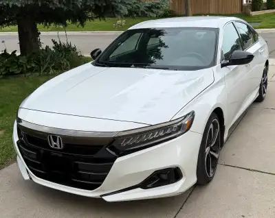 Equipped with a responsive 1.5L turbocharged engine and smooth CVT transmission, it delivers a comfo...