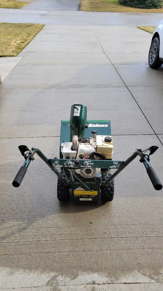 Snowblower  in Snowblowers in Kitchener / Waterloo - Image 5