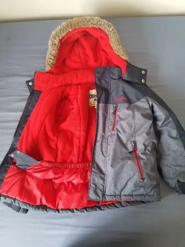 Carter's Boys Snow Suit Size 5 in Clothing - 5T in Kitchener / Waterloo - Image 2