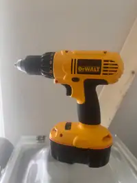 Dewalt Drill Driver combo with 2 new batteries & carry bag.