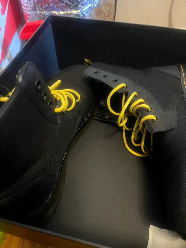 Airport Deals, Mississauga, Menswear, Size 13 in Men's in City of Toronto - Image 5