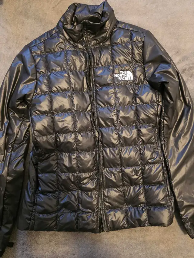 The North Face Women Thermoball (S) in Women's - Tops & Outerwear in City of Toronto - Image 8