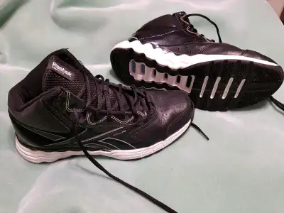 REEBOK VIBETECH  THERMAL VIBE MENS SIZE 9, View more