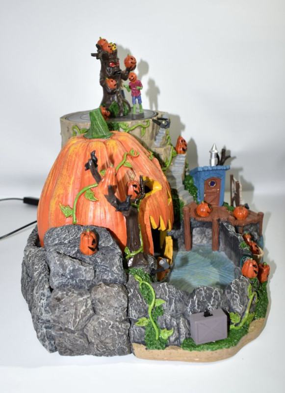 Lemax Spooky Town - Isle Of Creepy Jacks- Brand New in Box! in Holiday, Event & Seasonal in Brandon - Image 4