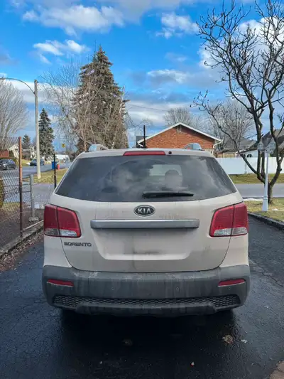 2011 Kia Sorento LX Mileage: 133,000 km (Ultra low mileage!) Sold As-Is No accident Bonus: Includes...