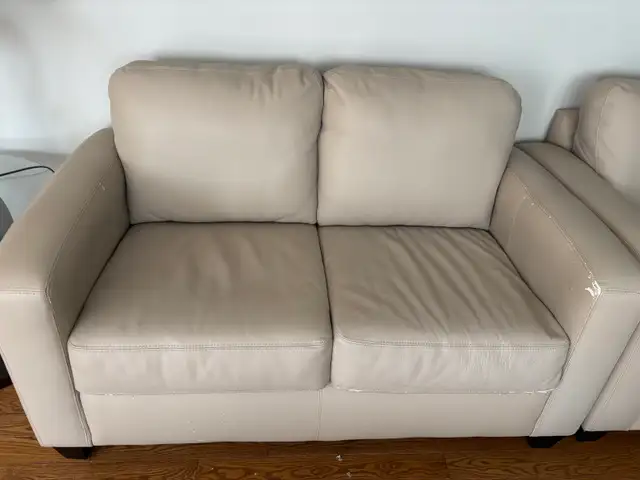 Leather sofa set in Chairs & Recliners in City of Halifax - Image 8