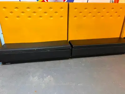 Je Vends 7 banquettes pour restaurant ou bar en bon état ( Dimension 7 Pouces de large et 6 Pouces d...