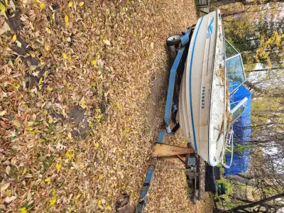 18 FOOT SEARAY SRV180 , HAS MERC CRUISER INBOARD / OUTBOARD 4 CYLINDER THAT IS VERY CHEEP TO RUN , H...