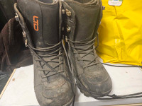 Snowboarding boots size 8 