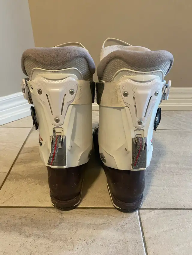 Tecnica Magnum 105W Ski Boots women’s size 7 in Ski in Markham / York Region - Image 4