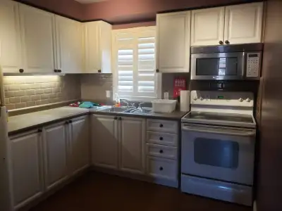 Sublet rooms in townhouse June-August • Subset rooms from June to August, $500-$600 including utilit...