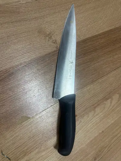 Newly sharpened ready to go!!! This is an 8-inch Zwilling chef's knife, perfect for all your choppin...