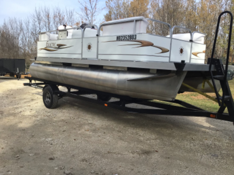 Pontoon Boat 18 ft and Trailer Powerboats & Motorboats Winnipeg