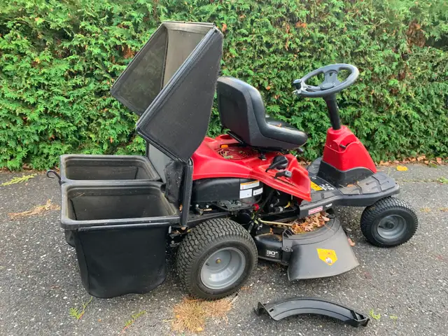Tracteur à Gazon in Lawnmowers & Leaf Blowers in Sherbrooke - Image 5