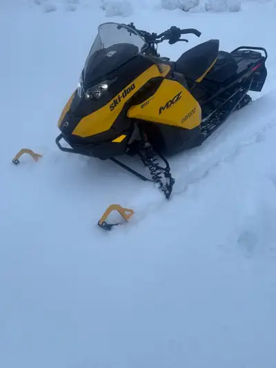 2024 skidoo Mxz 850 129. Looks like new. 2026 permit 9000k