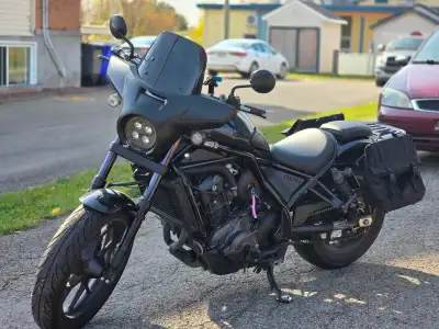 Moto puissante et maniable, légère 231kg 4 modes de conduite (sport, standard, pluie et user) en trè...