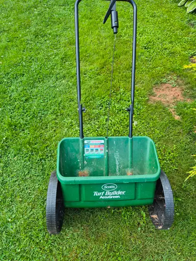 Lawn fertilizer spreader, View more