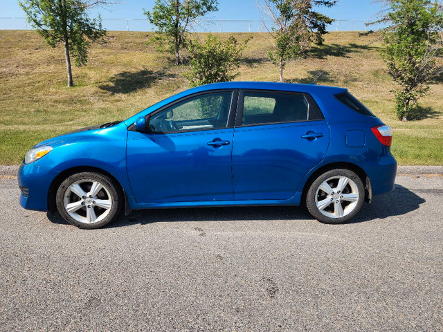 2009 toyota matrix  in Cars & Trucks in Calgary