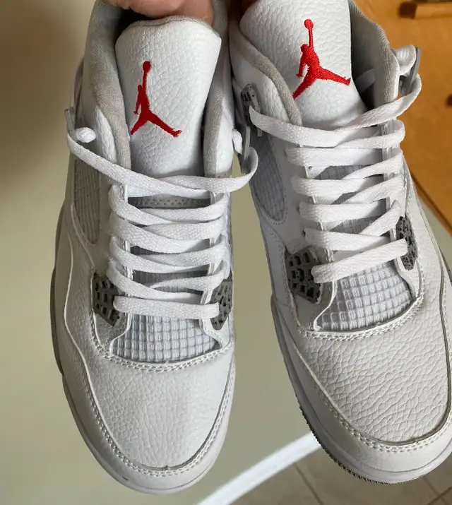 Jordan 4 Retro 'White Oreo' size 10 in Men's Shoes in Oakville / Halton Region - Image 2