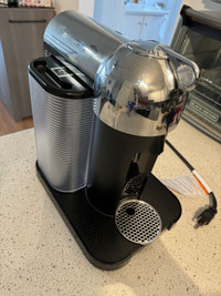 Machine à café Nespresso Vertuo Chrome