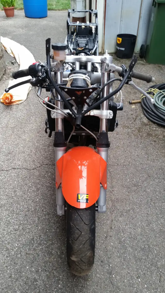 Suzuki SV650 bike part out in Motorcycle Parts & Accessories in Hamilton - Image 3