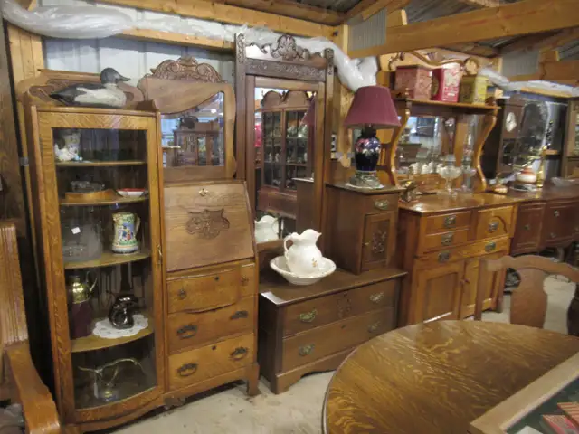 Antique : ) China Cabinets, Display or Curios Cabinets in Hutches & Display Cabinets in Winnipeg - Image 5
