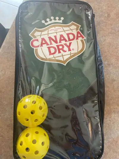 2 paddles, 2 balls Never used