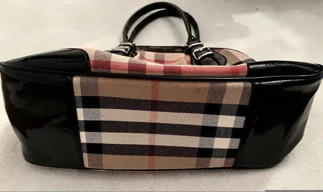 BURBERRY  Beige/Black /Red Nova Check  Handbag in Women's - Bags & Wallets in Oakville / Halton Region - Image 4