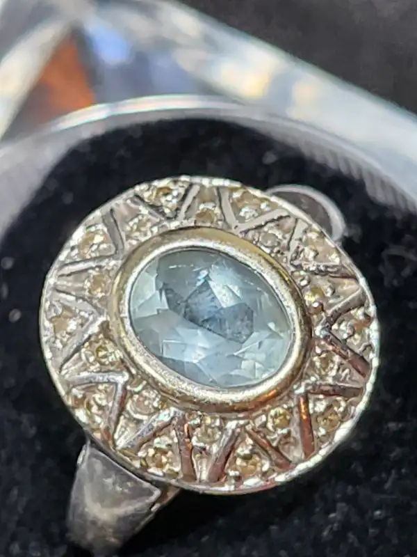 10k Gold Aquamarine and Diamonds Antique Gorgeous Ring in Jewellery & Watches in City of Toronto - Image 2
