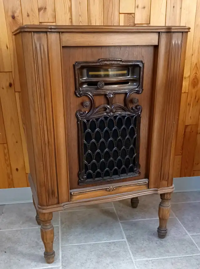 Meuble Radio Antique in Other in Granby - Image 2